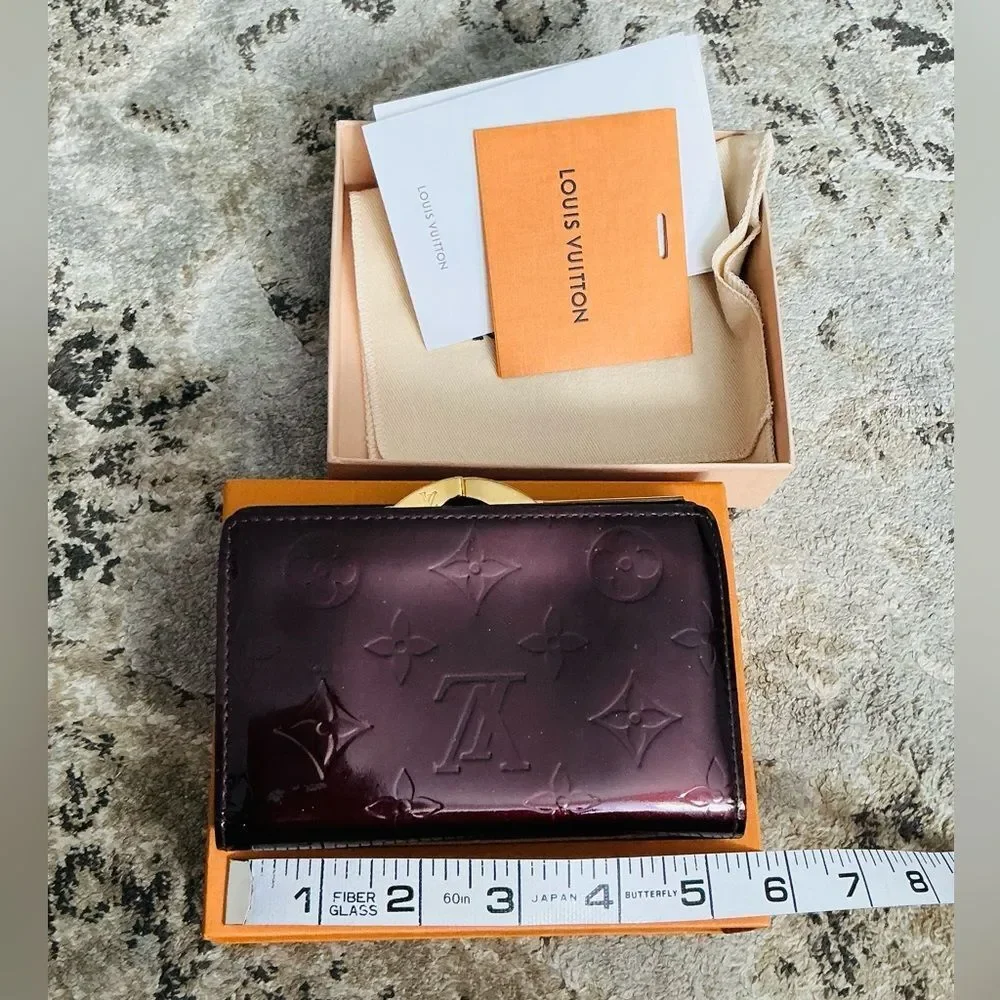 Authentic Louis Vuitton kiss lock Wallet